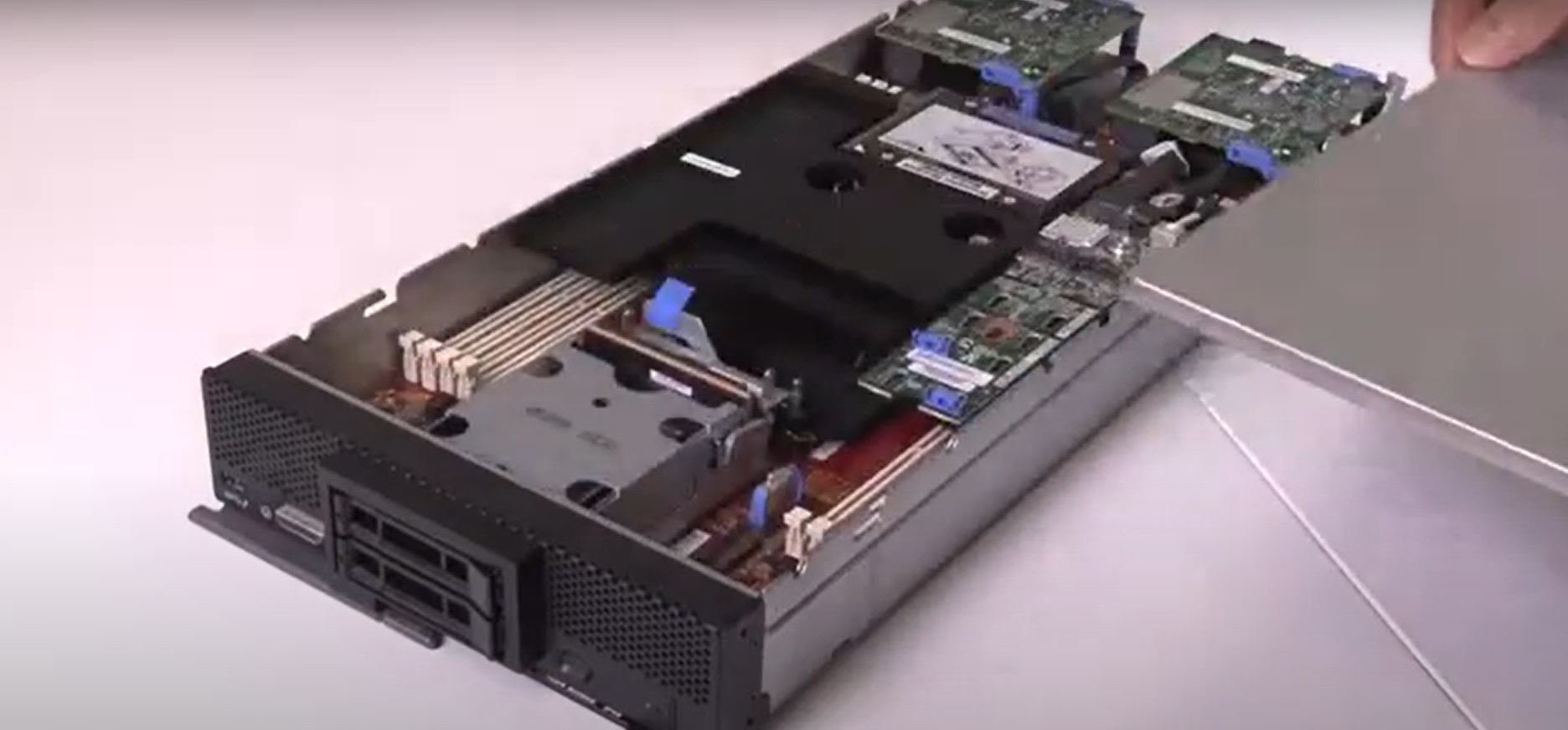 FQXSFIO0010M: An Uncorrectable PCIe Error has Occurred at