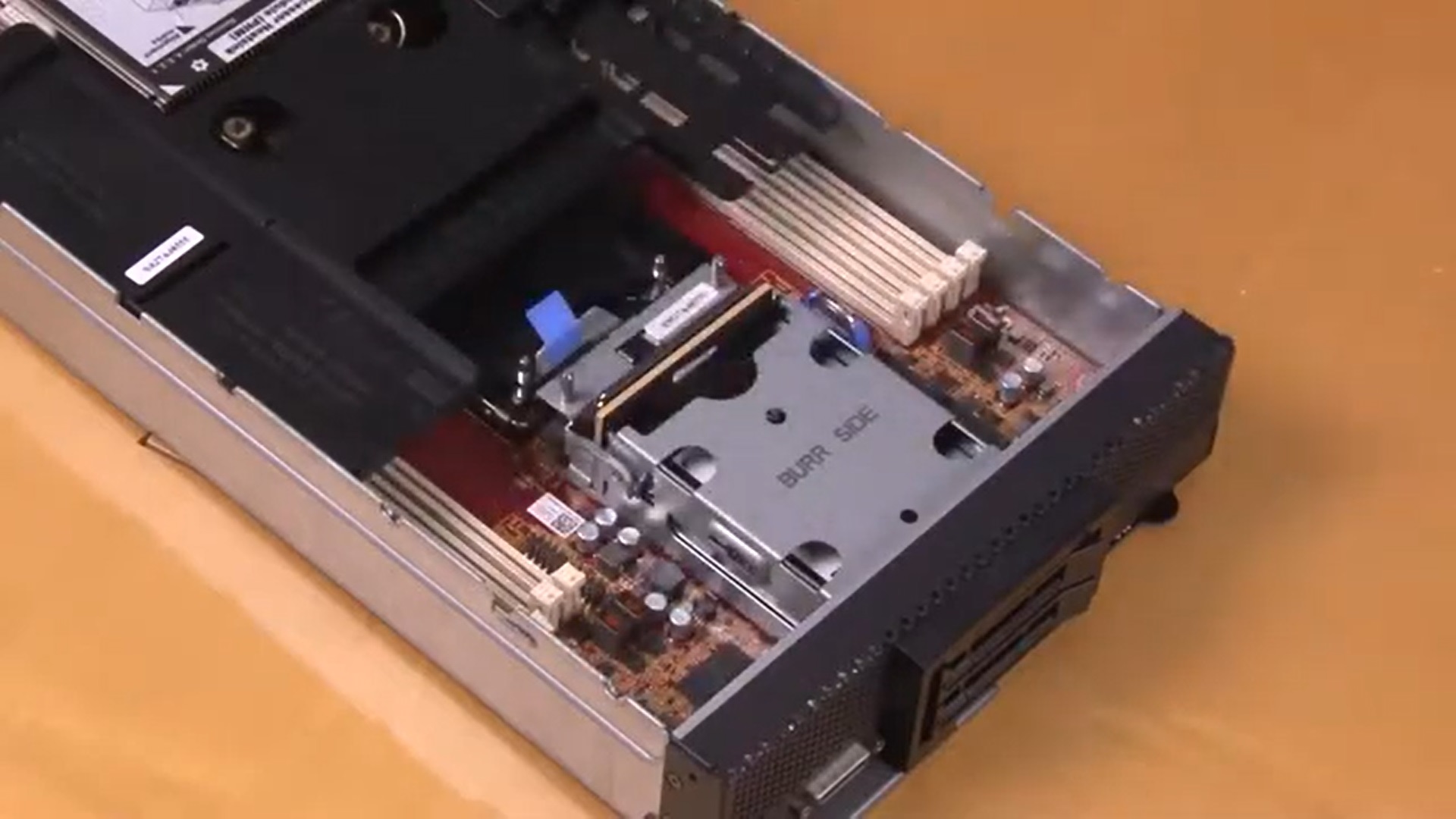 FQXSFIO0010M: An Uncorrectable PCIe Error has Occurred at